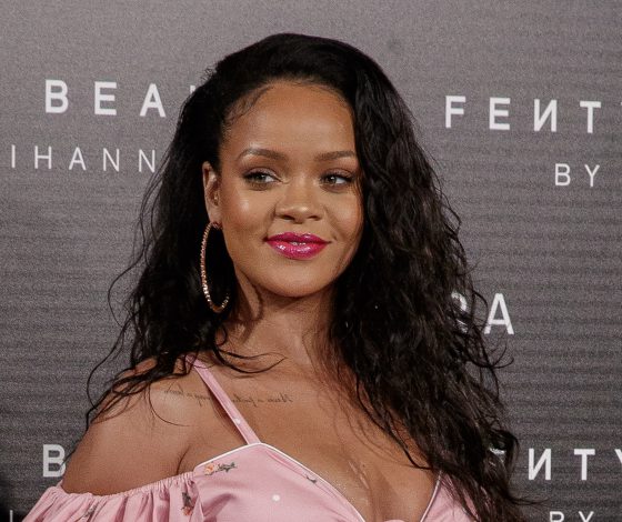 Снова деним: новый выход Рианны