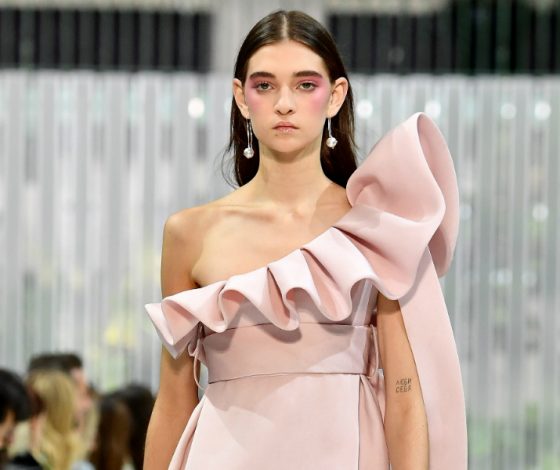 Смотри показ Valentino здесь!