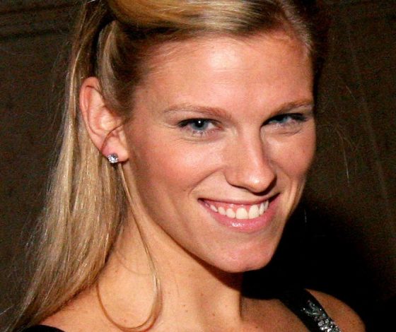 Что это за пятно? Что не так с ногами девушки Бена Аффлека?