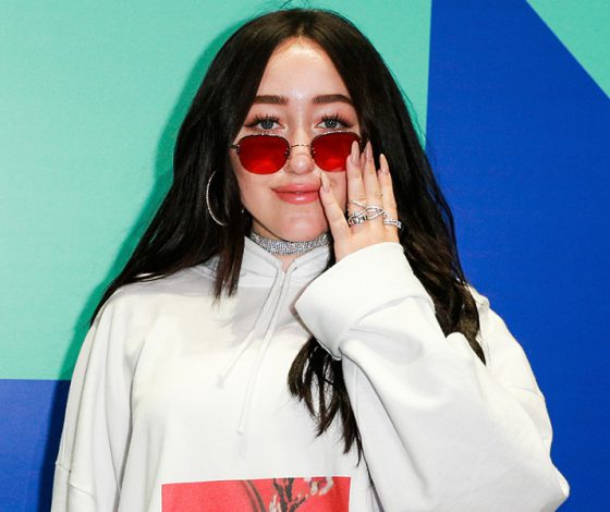 Как выглядит и чем занимается младшая сестра Майли Сайрус?