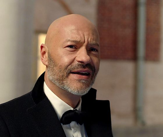 Бондарчук сыграл продюсера, Безруков - актёра, а Ургант - ведущего, кто ещё снимался в фильме «Мифы»?