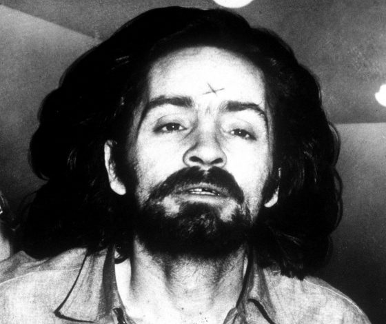 В США умер серийный убийца Чарльз Мэнсон