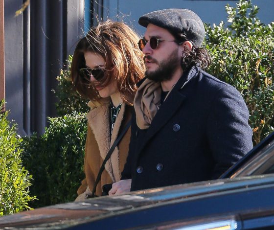 Кит Харингтон гуляет со своей «одичалой» невестой по Нью-Йорку