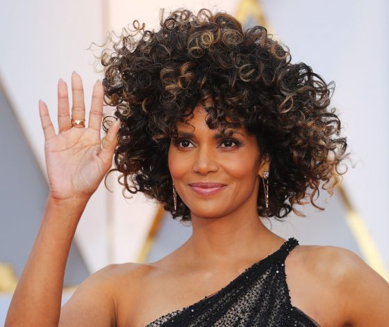 Холли Берри рассталась с молодым бойфрендом Алексом Да Кидом