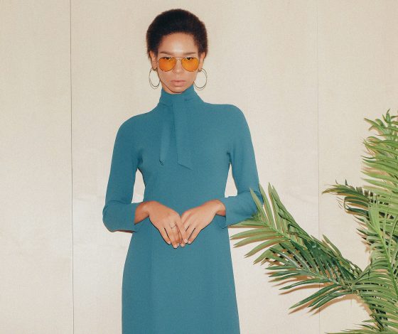 Теплые парки, практичные костюмы и женственные платья в лукбуке ICONTEMPORARY