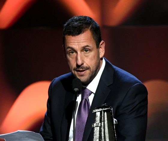 Как выглядит 14-летняя дочь Адама Сэндлера? Спойлер: явно старше своего возраста