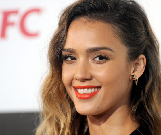 Джессика Альба: первый выход с новорожденным сыном