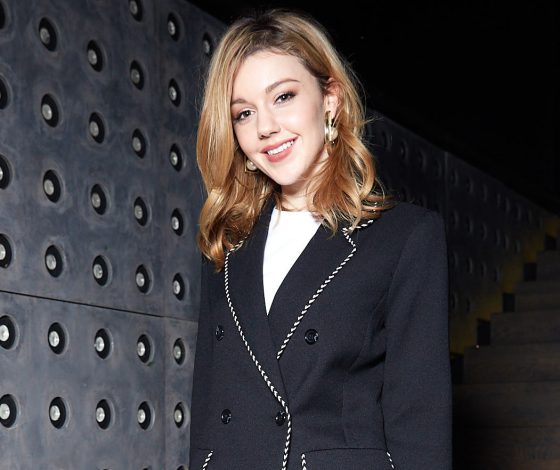 Юлианна Караулова, Мария Миногарова и Александр Арутюнов на дне рождения универмага «Цветной»