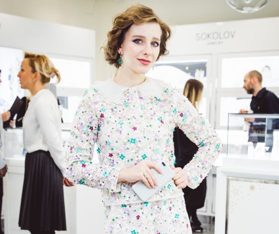 Елизавета Арзамасова, Анжелика Каширина и Алина Алексеева на открытии корнера Sokolov