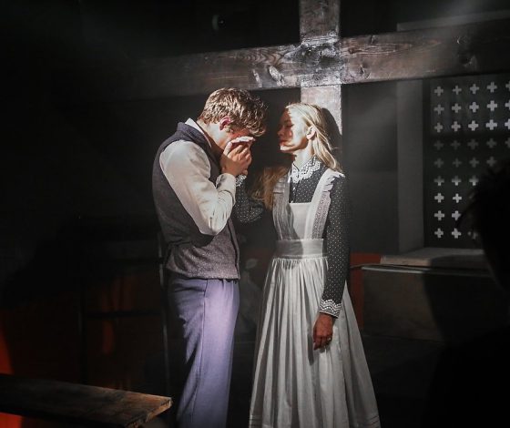 Инструкция: как смотреть самый популярный спектакль года «Вернувшиеся»?