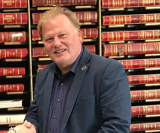 А вот и последствия. Политик покончил с собой из-за обвинений в сексуальных домогательствах