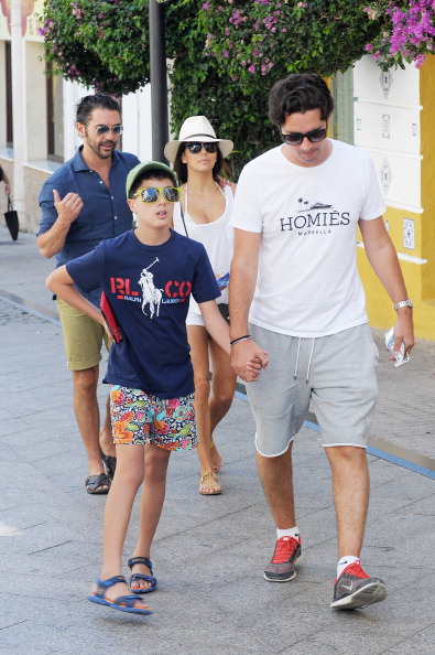 Хосе с сыном и Евой на отдыхе в Испании 