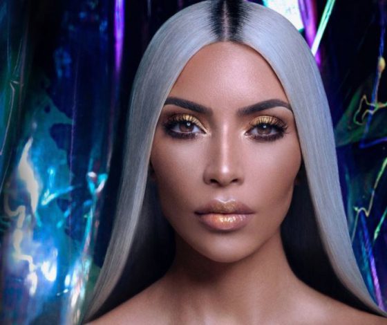 У Ким Кардашьян теперь голубые волосы!