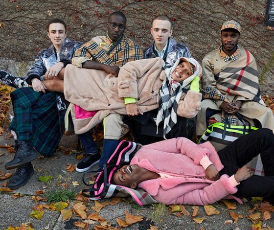 Смотреть, но не трогать: Адвоа Абоа с друзьями в рекламной кампании Burberry