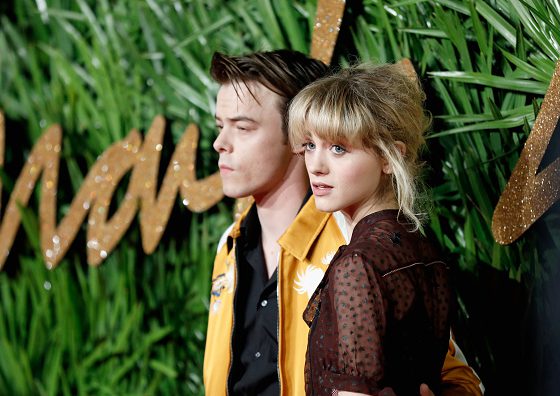 Первый официальный выход пары из сериала «Очень странные дела»