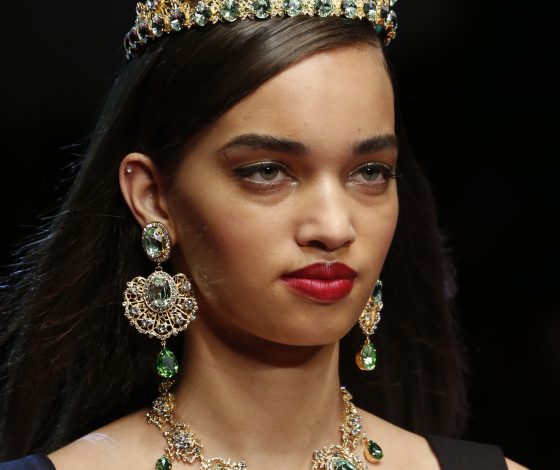 Топ-15 серёжек с подиумов, в которых можно встретить Новый год