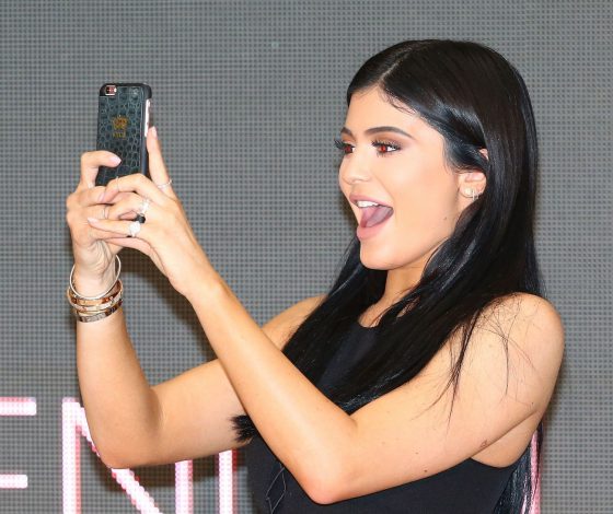 Дайджест Telegram-каналов: дешевые авиабилеты, киносленг и абсурдные новости