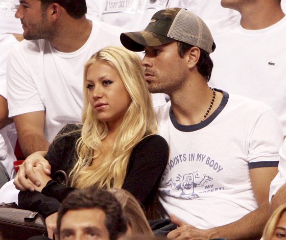 Беременная Анна Курникова отдыхает на яхте с Энрике Иглесиасом