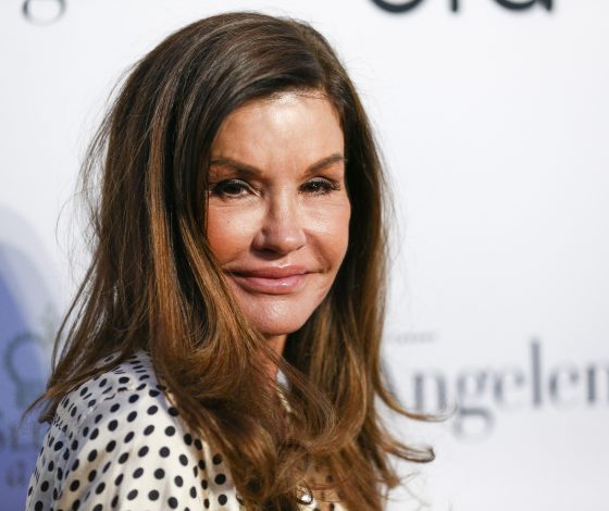 Нет разнообразия и пластичности: супермодель Дженис Дикинсон раскритиковала сестер Хадид и Кендалл Дженнер