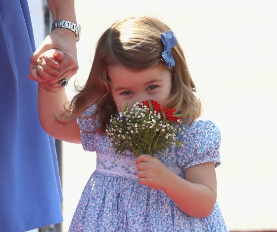 Новое фото Шарлотты: а разве принцессам так можно?