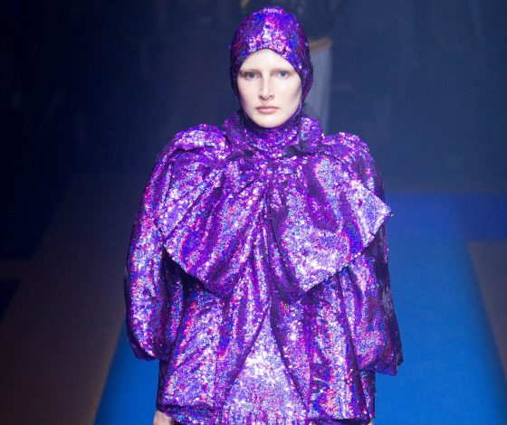 Цвет следующего года по версии Pantone – фиолетовый. Учимся, как его носить