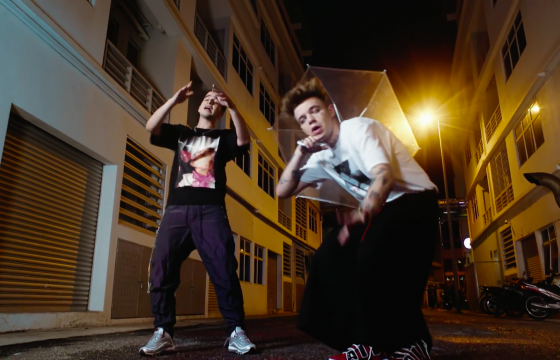 Угадай, какая самая популярная песня этого года?