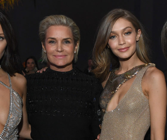 Семья Хадид опубликовала «рождественскую открытку»