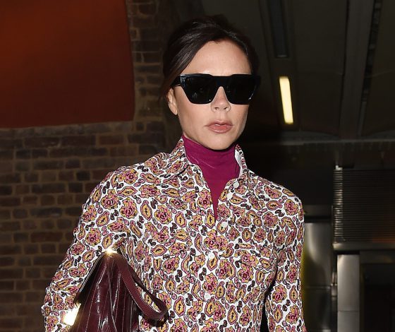 Для прохладной погоды! Новый выход Виктории Бекхэм