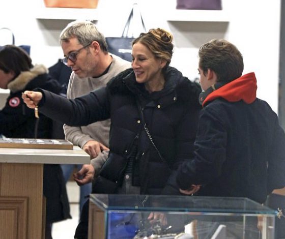 Сара Джессика Паркер на шопинге с мужем и сыном