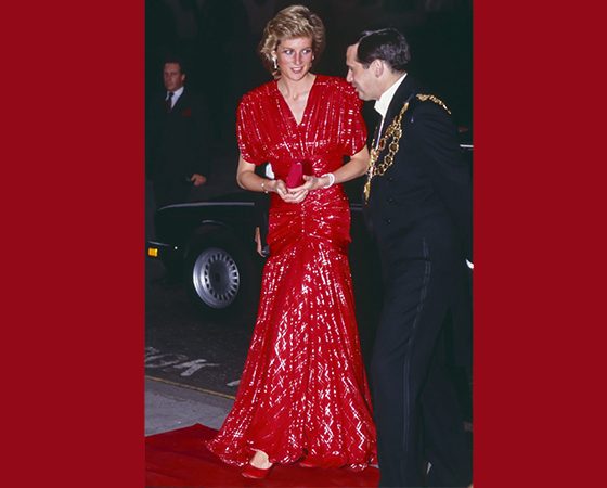 От принцессы Дианы до Сары Джессики Паркер: 30 красных платьев звезд