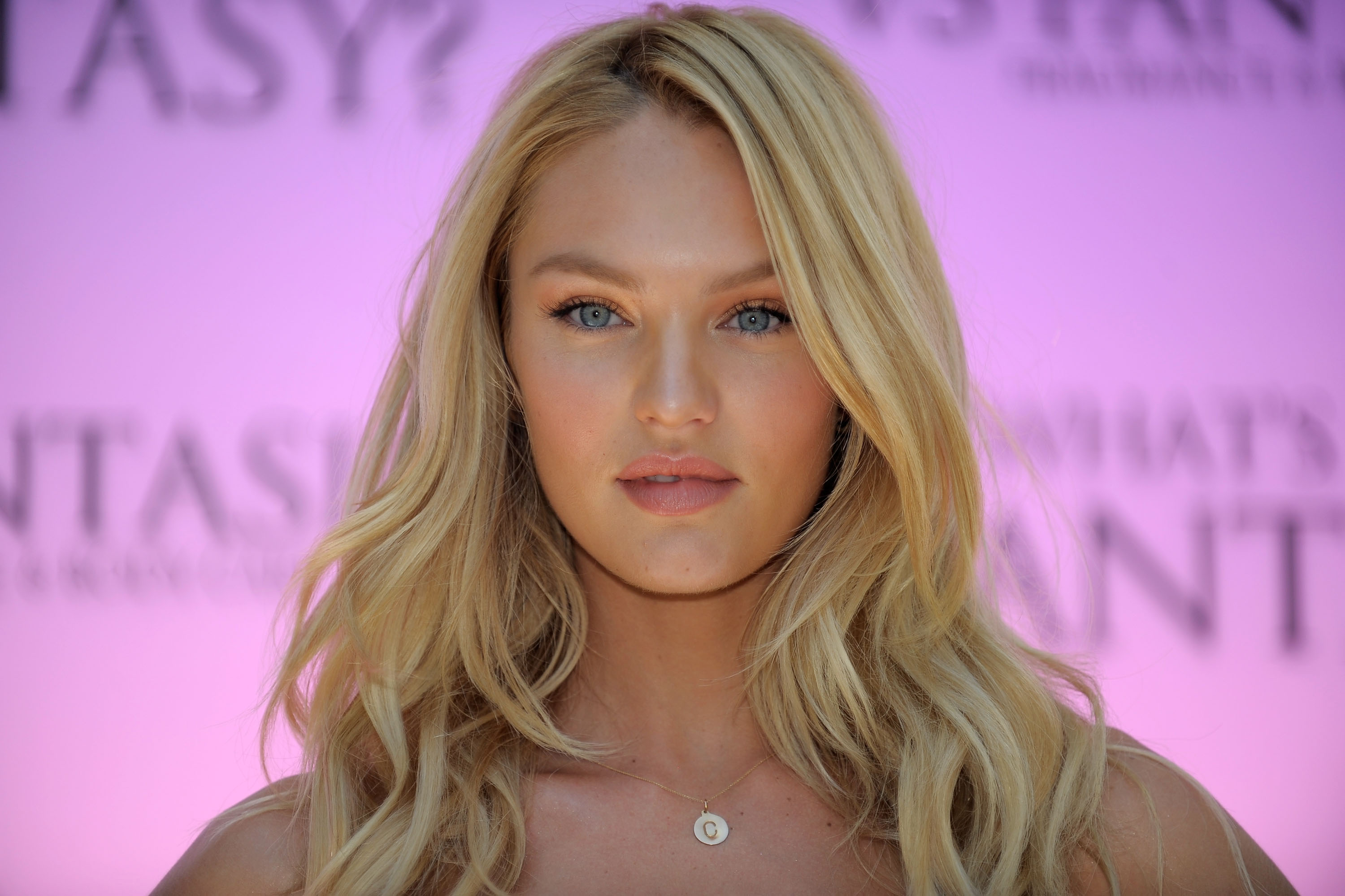 Знаменитая супермодель Кэндис Свейнпол (Candice Swanepoel) на обложке журнала