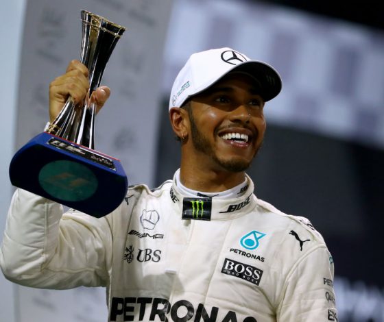 Новости: звезда Формулы-1 Льюис Хэмилтон заключил новый контракт