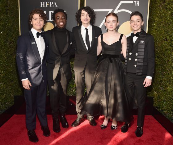 Дети из «Очень странных дел» на красной дорожке «Золотого глобуса»