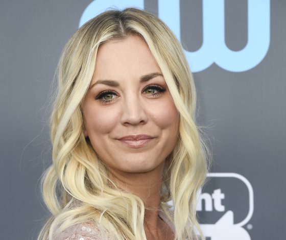 «Не в своей тарелке»: Кейли Куоко рассказала о трудностях во время съемок постельных сцен