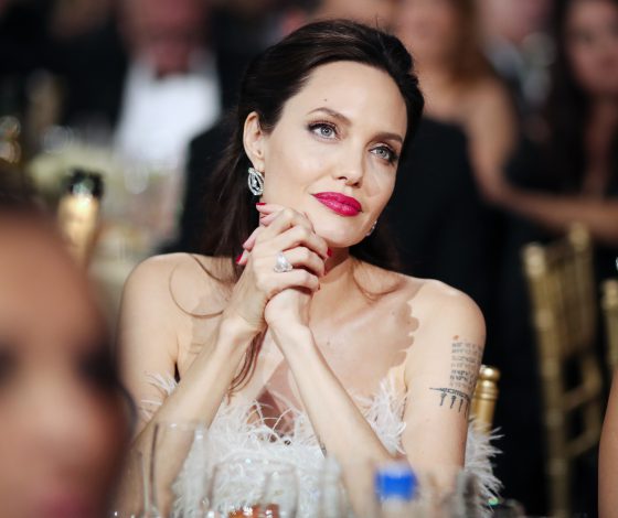 Новый выход Анджелины Джоли: с детьми на премьеру новой «Лары Крофт»