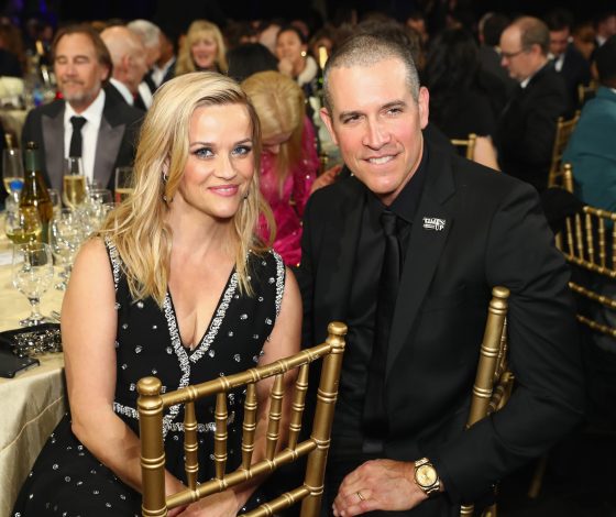 «Сейчас она чувствует себя намного лучше»: как Риз Уизерспун переживает развод?