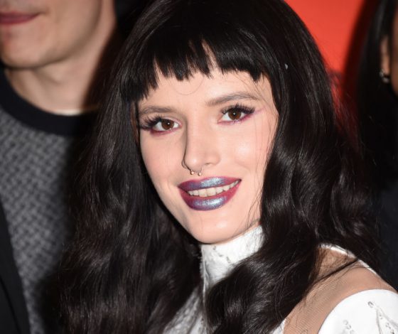 #Рукалицо. Самые странные наряды Беллы Торн за последнее время