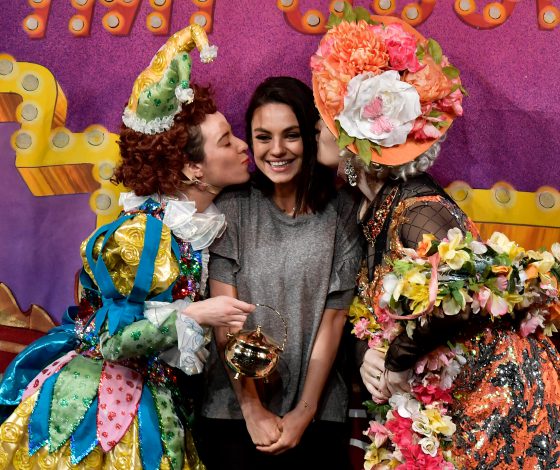 Мила Кунис стала «Женщиной года» по версии студентов Гарварда