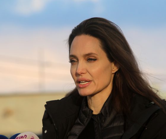 Анджелина Джоли прилетела в Иорданию! И взяла с собой дочерей