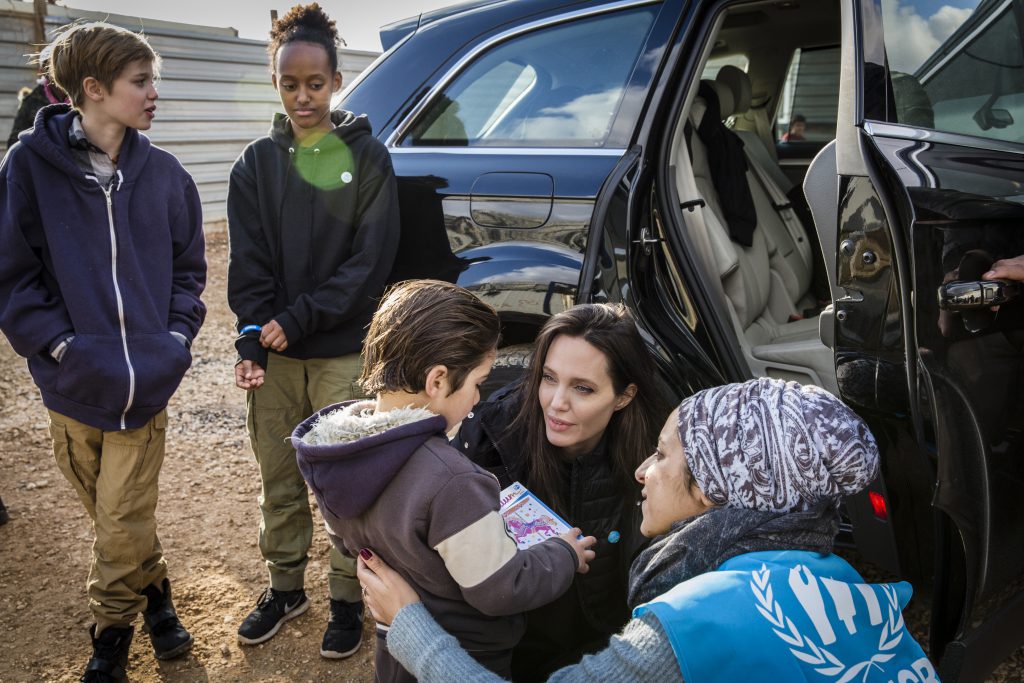Анджелина Джоли с дочками в Иордании