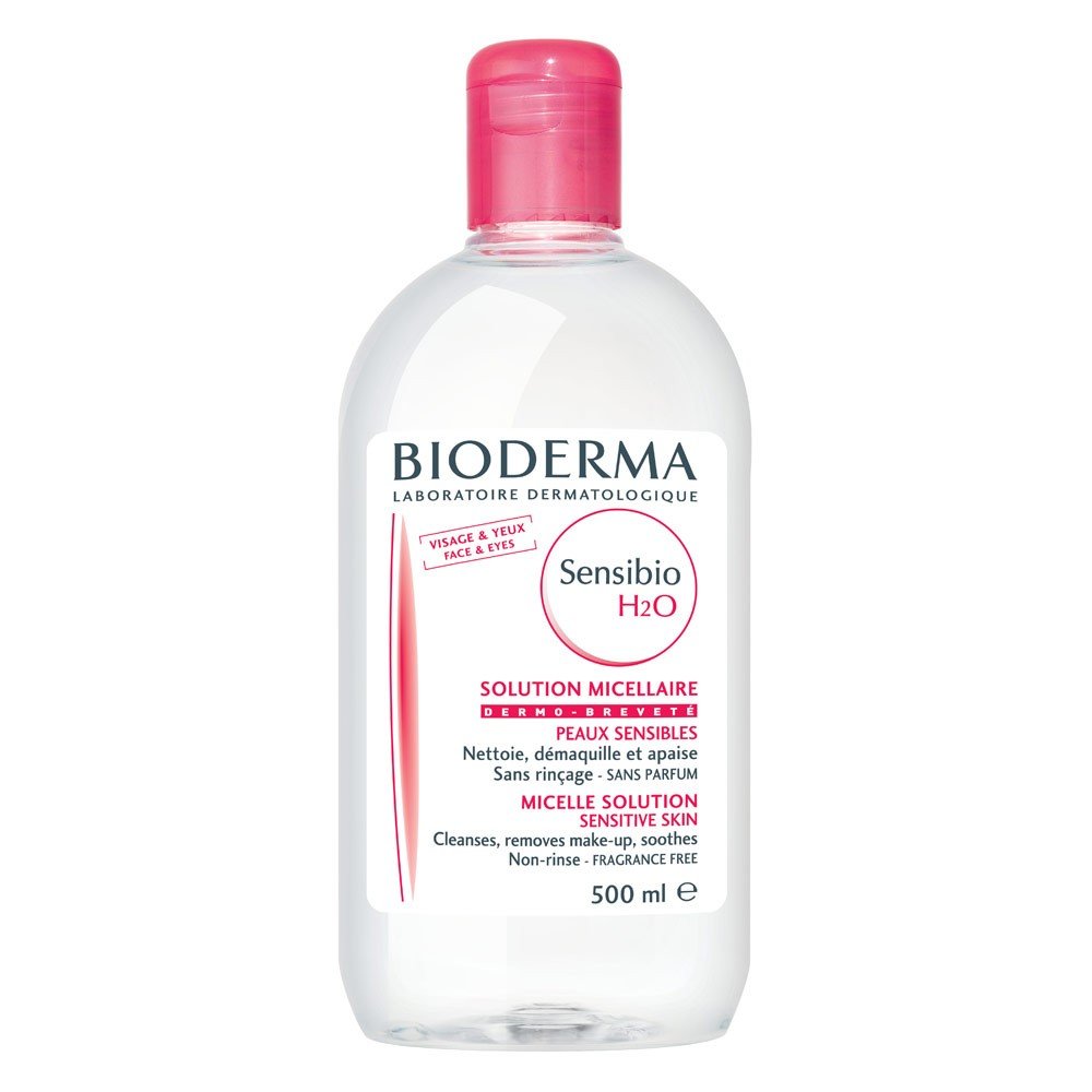 Мицеллярная вода Bioderma, от 900 р., bioderma.su (она хорошо удаляет макияж и подходит даже для особенно чувствительной кожи).