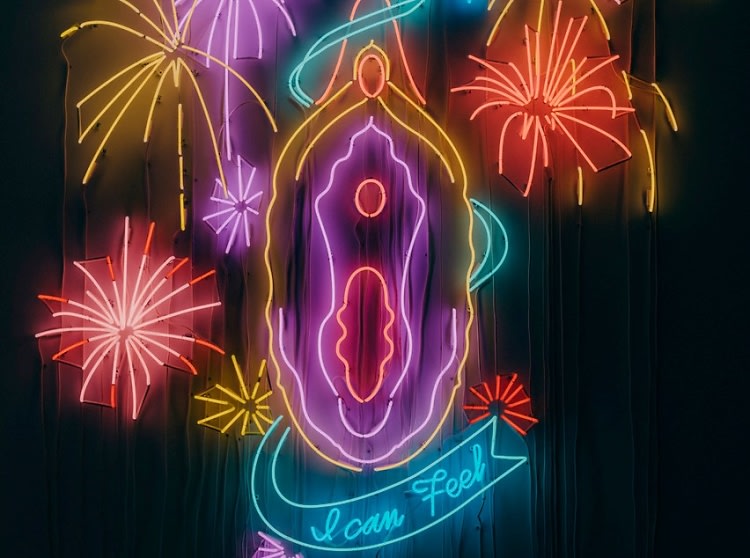 «Я чувствую», Сьюзи Келлемс Доминик (2017). На Art Basel в Майами в 2017-м именно эта гигантская светящаяся вагина стала самым популярным арт-объектом. С ней только ленивый не сфотографировался. 