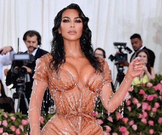 Лучшие образы звезд на красных дорожках за 2019 год