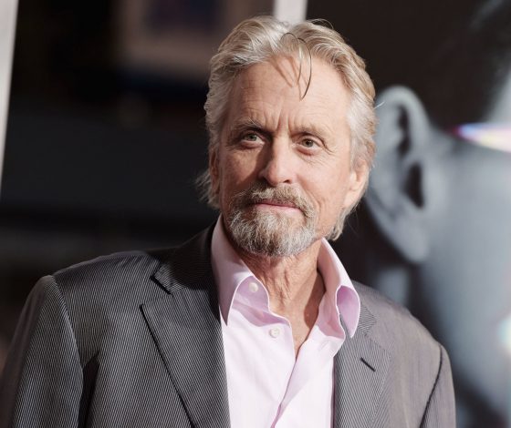 Майкла Дугласа продолжают обвинять в домогательстве! Новые подробности!