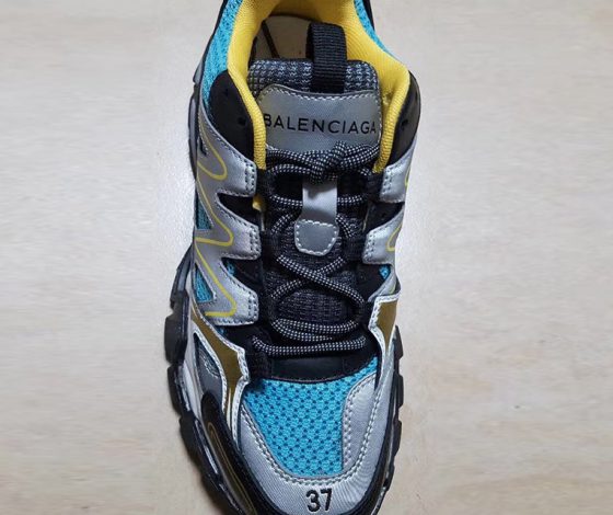 В Сеть попали таинственные кроссовки Balenciaga