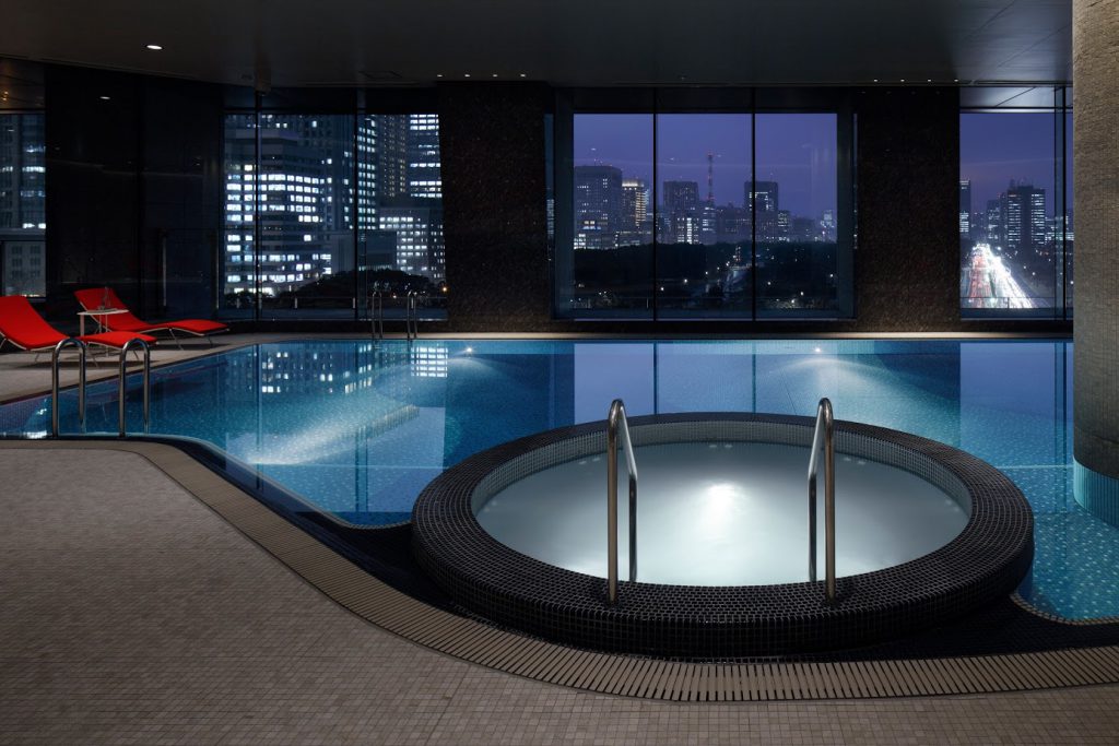 бассейн в Palace Hotel Tokyo