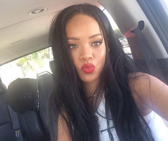 Чем косметика Рианны не угодила покупателям?