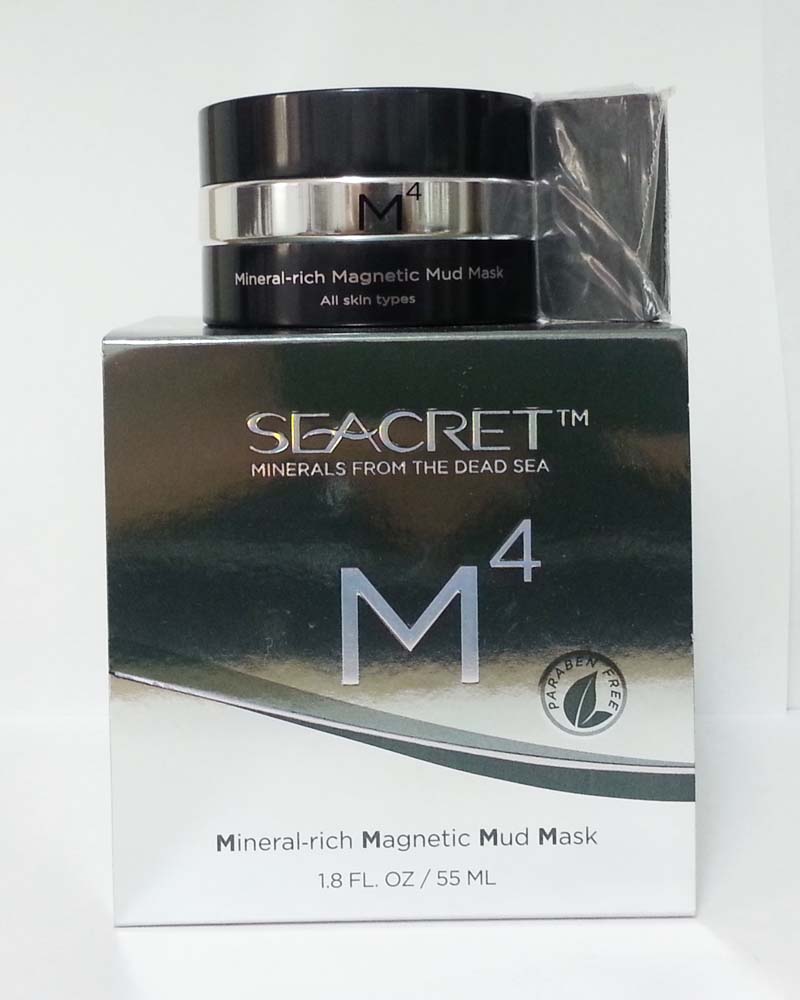 Маска Mineral-Rich Magnetic Mud Mask, SeaCret с витаминами Е и В5, а также грязью Мертвого моря хорошо очищает кожу и возвращает ей упругость