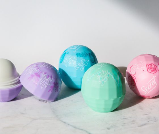 Кому нужна защита на 36 часов? Что обещают дезодоранты и как они на самом деле работают