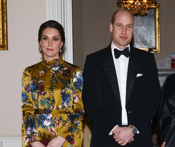 Где это видано: Кейт Миддлтон вышла в платье с цветочным принтом за £1945